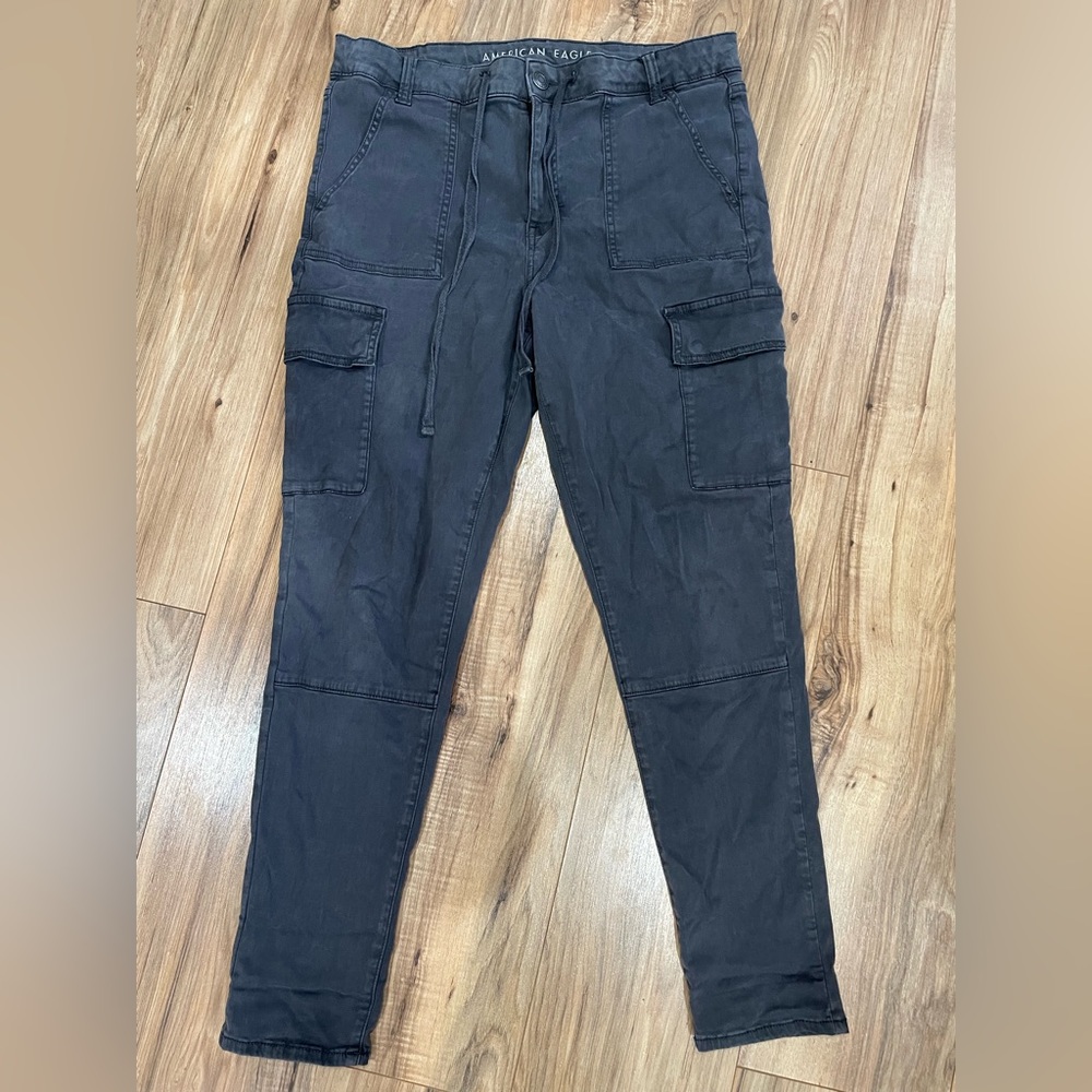 American Eagle Hi-Rise Jegging cargo pants. Size 16